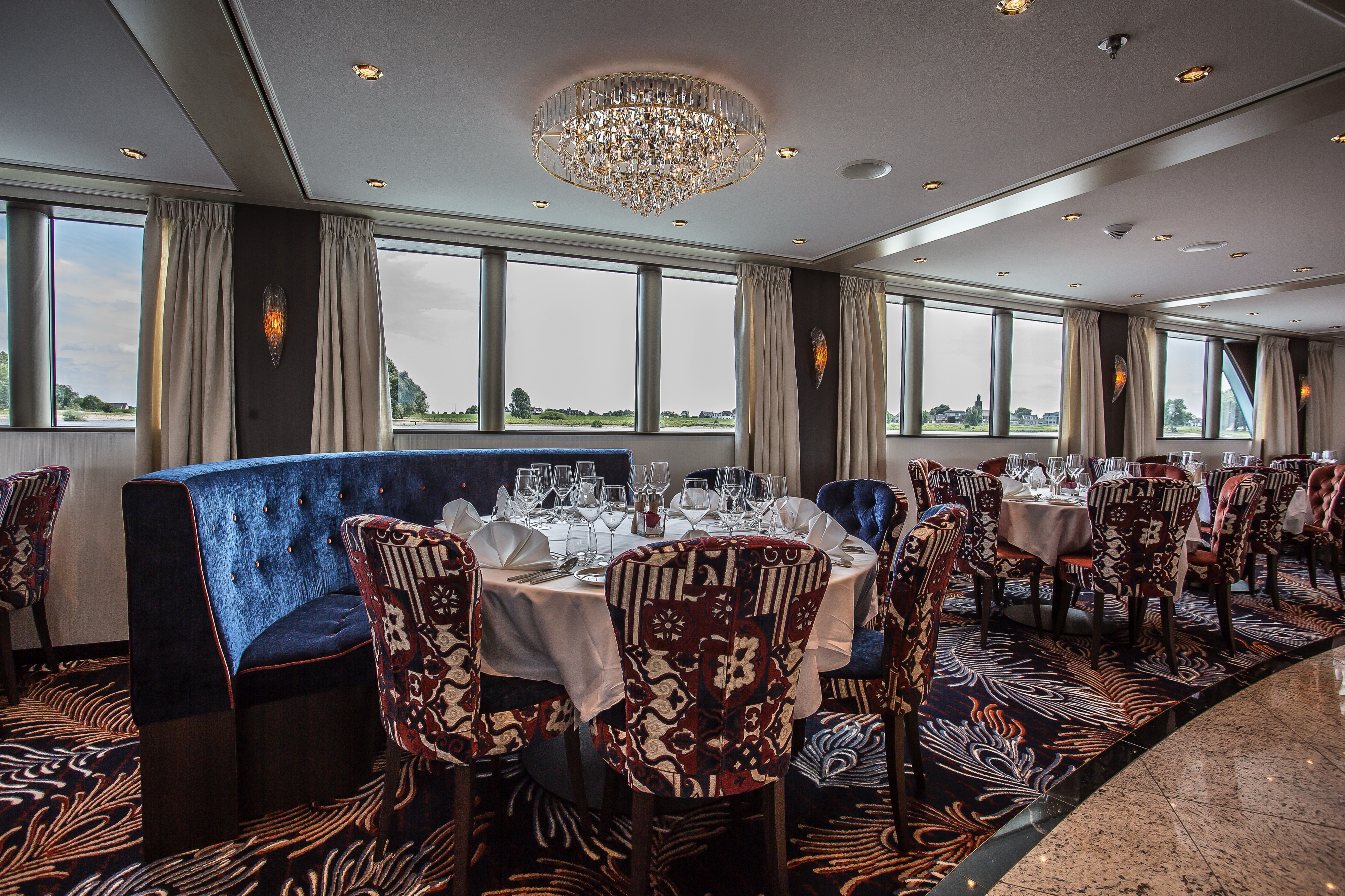 MS Oscar Wilde - Main Restaurant